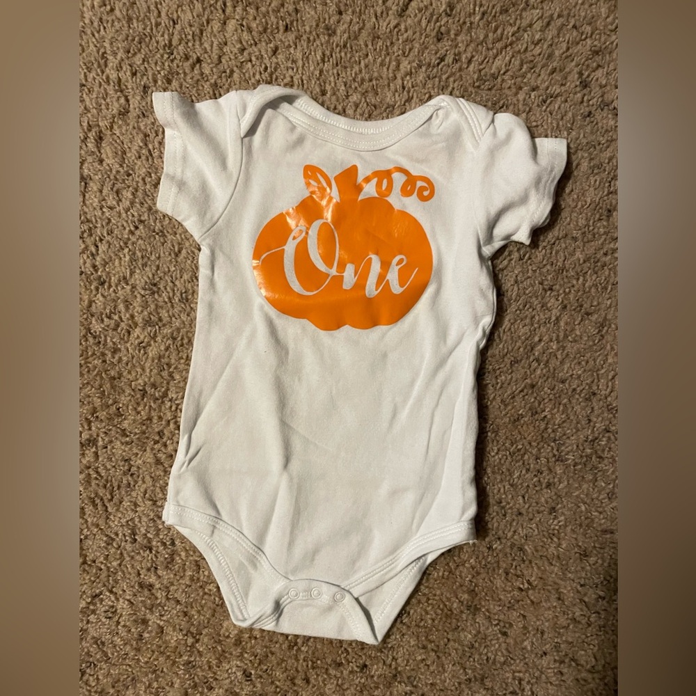 ✨3/$10 Pumpkin ONE onesie